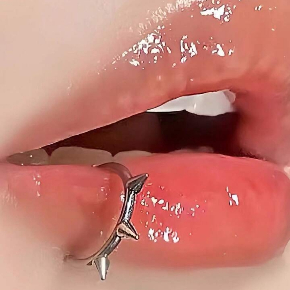 2 Fake lip rings - Picture 4 of 7